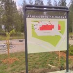 Aluekartta säänkestävää alumiinia. Kartan kuviot vahvaliimaista tarrakalvoa. Aluekartan pinnassa graffittisuojakalvo.